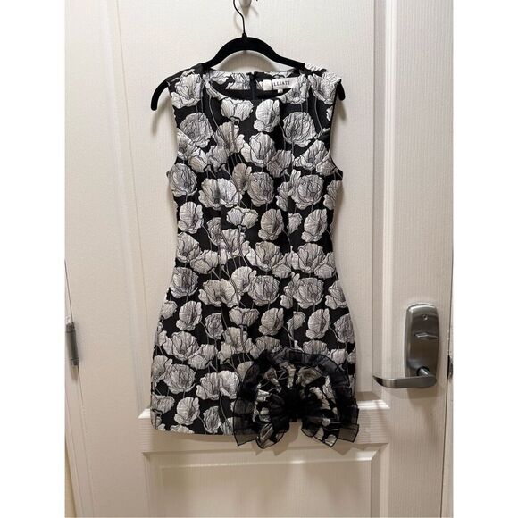 Elliatt Willow Mini Dress - Black/White Cocktail Party Dinner Date size S NWT - Picture 4 of 8